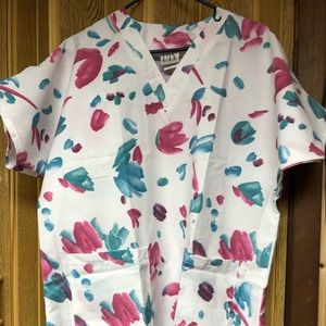 UTY SCRUBS NEW. MEDIUM. WOMENS